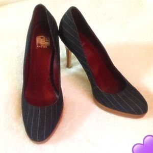 🎉HP🎉 BAKERS Gray pumps